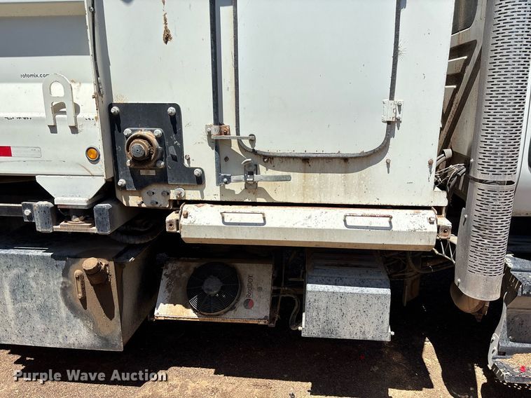 image for item EQ4590 2020 International HV607 feed delivery truck