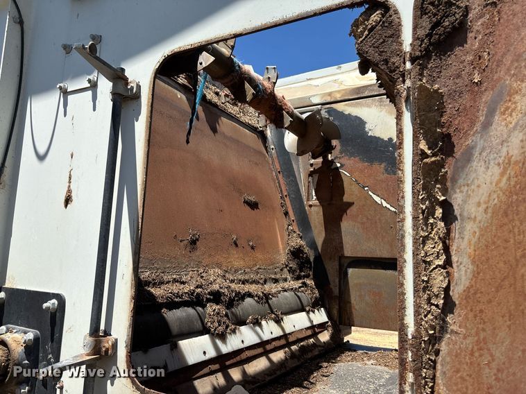 image for item EQ4590 2020 International HV607 feed delivery truck