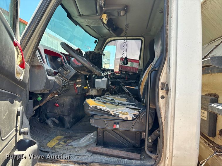 image for item EQ4590 2020 International HV607 feed delivery truck