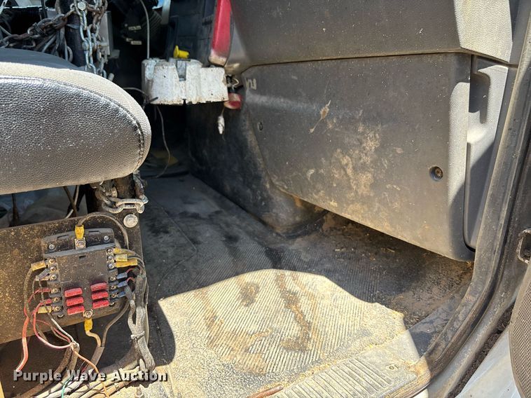 image for item EQ4590 2020 International HV607 feed delivery truck