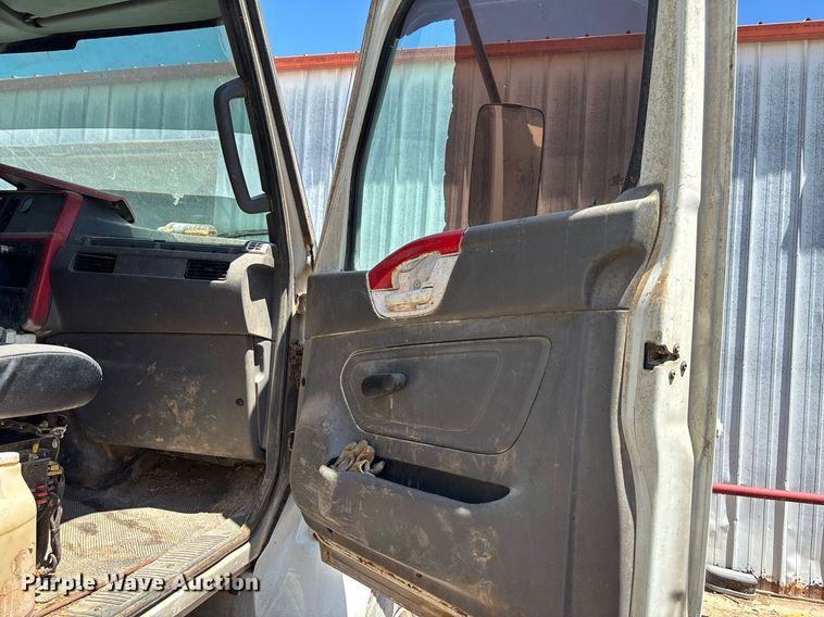 image for item EQ4590 2020 International HV607 feed delivery truck