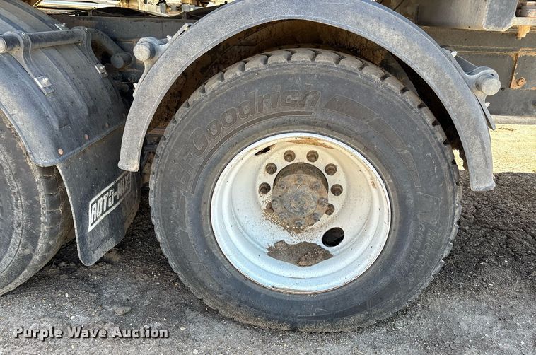 image for item EQ4590 2020 International HV607 feed delivery truck