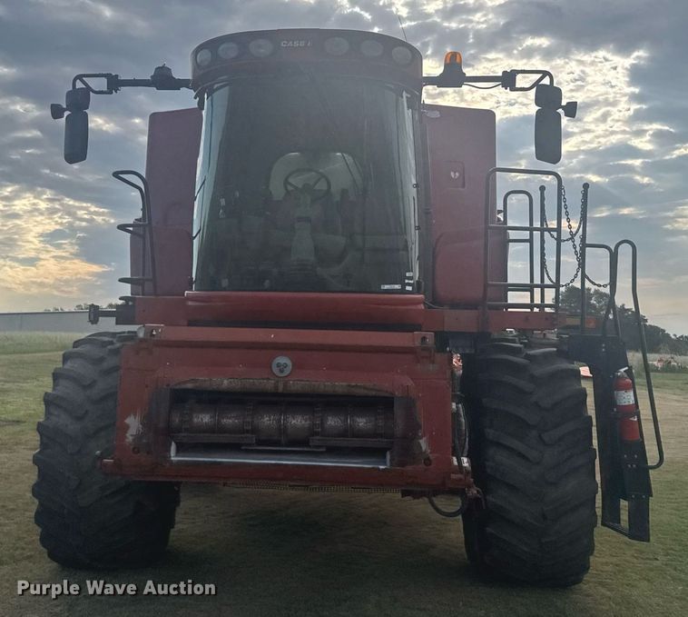 image for item ER2136 2010 Case IH 8120 combine