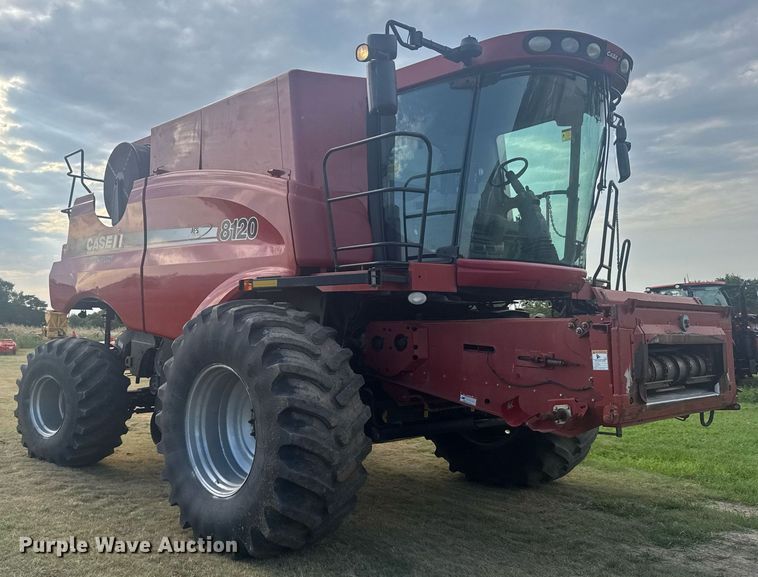 image for item ER2136 2010 Case IH 8120 combine