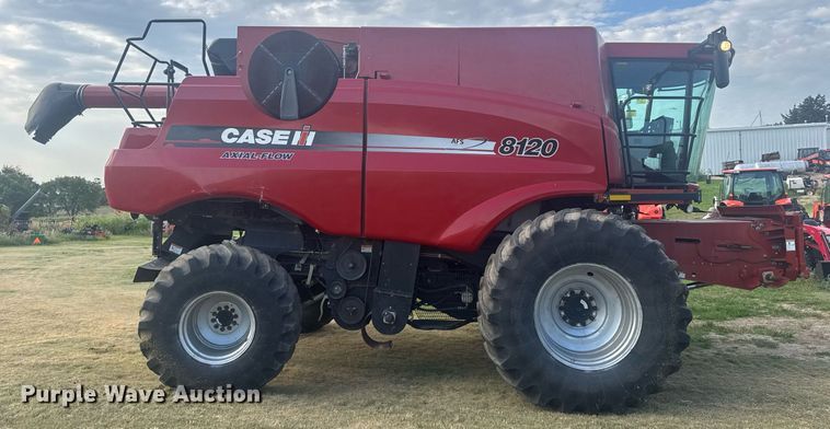image for item ER2136 2010 Case IH 8120 combine
