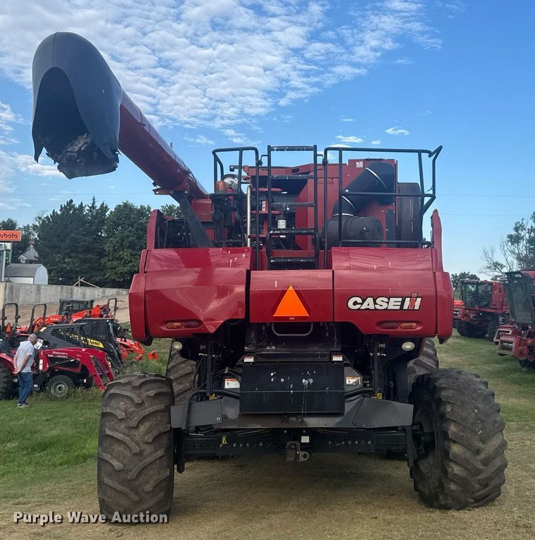 image for item ER2136 2010 Case IH 8120 combine