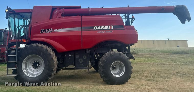 image for item ER2136 2010 Case IH 8120 combine