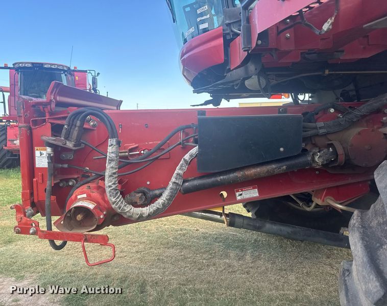 image for item ER2136 2010 Case IH 8120 combine