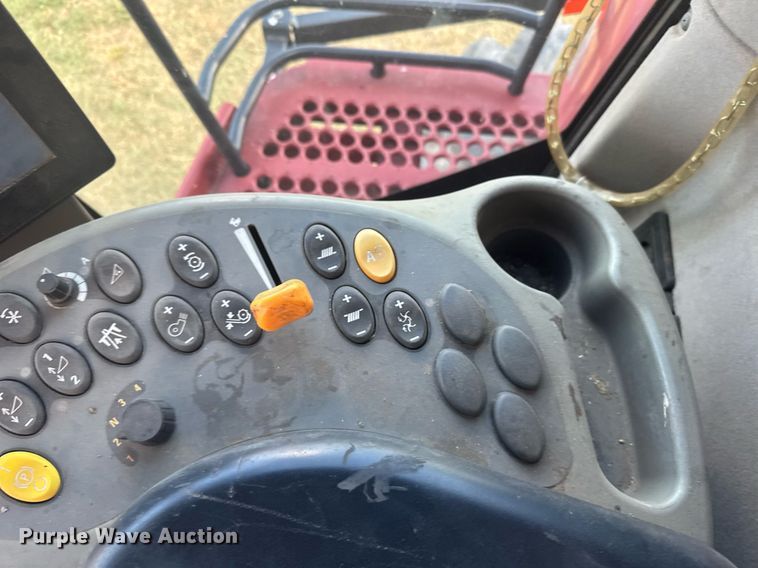 image for item ER2136 2010 Case IH 8120 combine