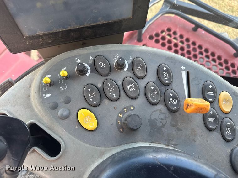 image for item ER2136 2010 Case IH 8120 combine