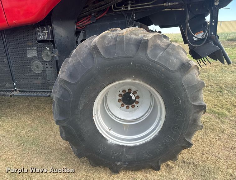 image for item ER2136 2010 Case IH 8120 combine