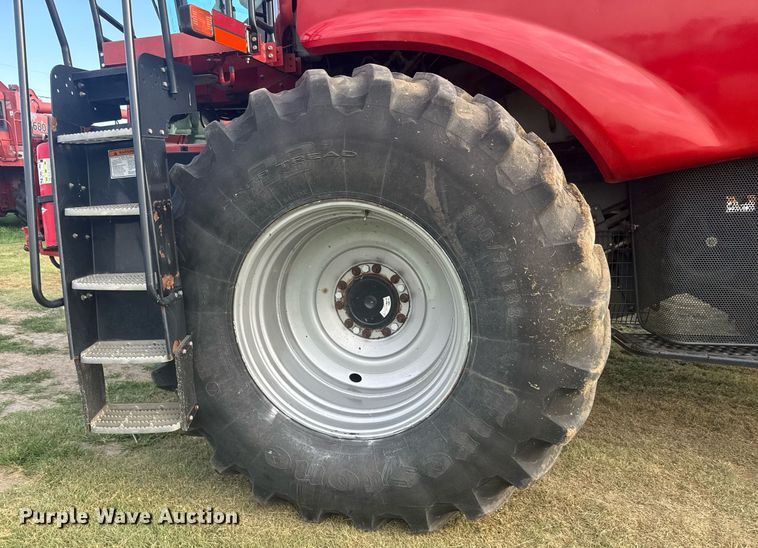 image for item ER2136 2010 Case IH 8120 combine