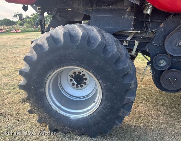 image for item ER2136 2010 Case IH 8120 combine