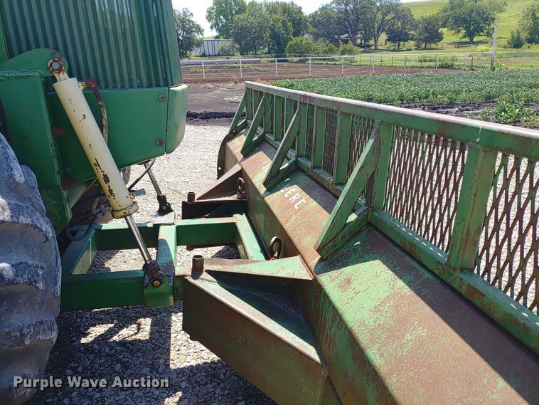 image for item ER2158 1985 John Deere 8650 4WD tractor