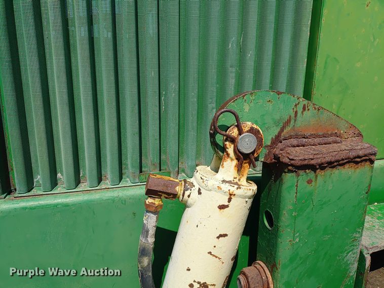 image for item ER2158 1985 John Deere 8650 4WD tractor