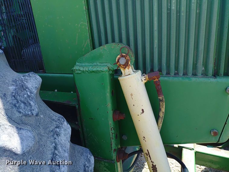 image for item ER2158 1985 John Deere 8650 4WD tractor