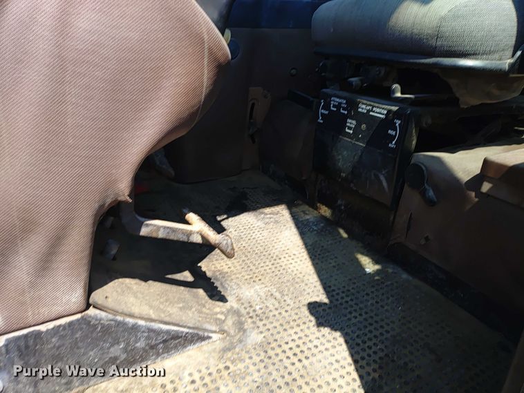 image for item ER2158 1985 John Deere 8650 4WD tractor