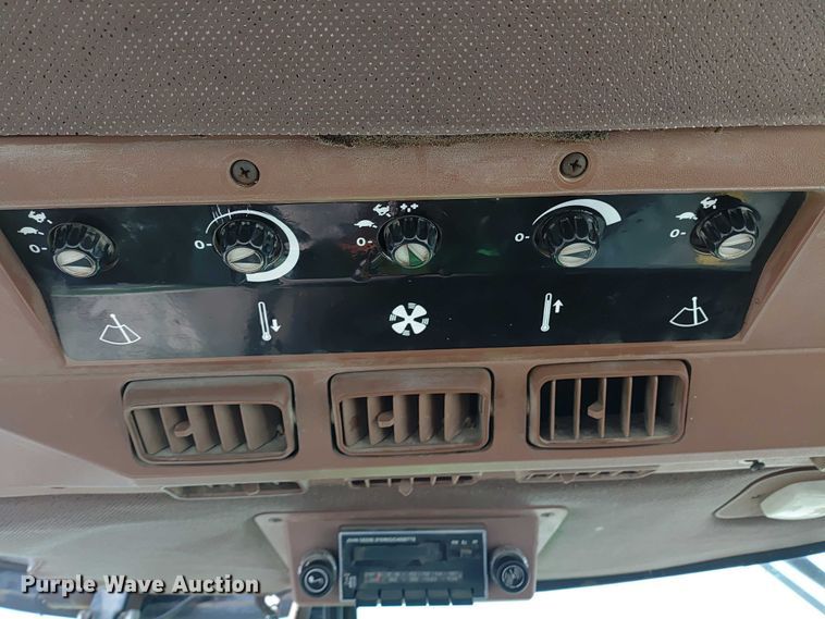 image for item ER2158 1985 John Deere 8650 4WD tractor