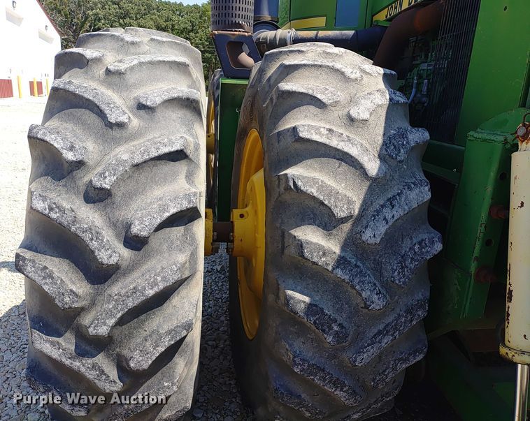 image for item ER2158 1985 John Deere 8650 4WD tractor