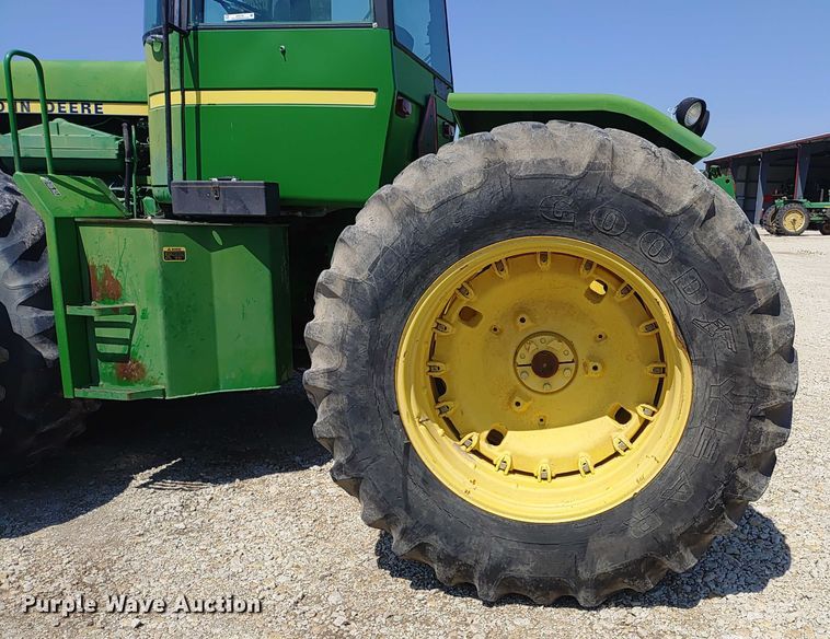 image for item ER2158 1985 John Deere 8650 4WD tractor