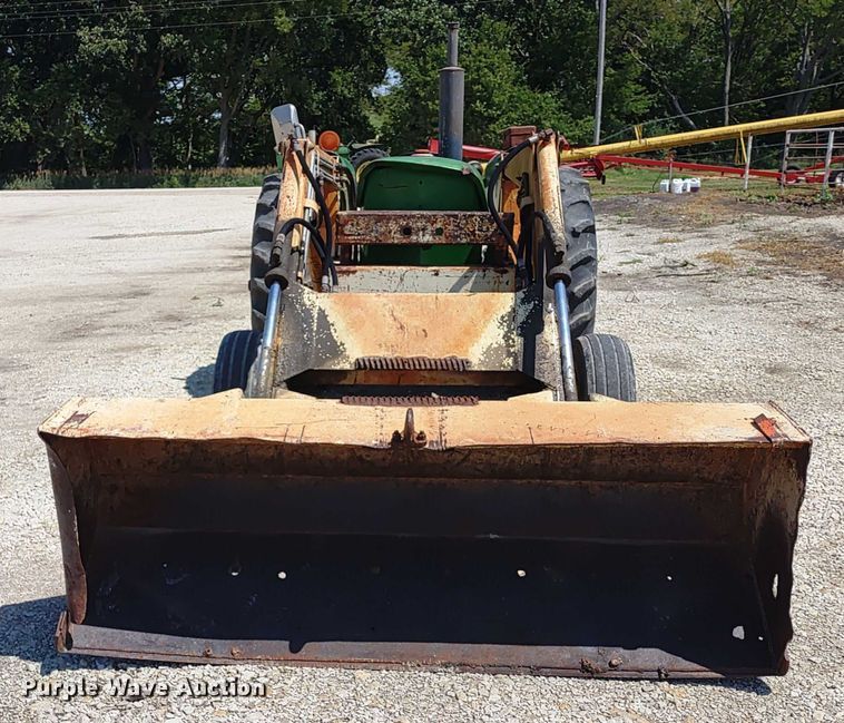 image for item ER2159 1975 John Deere 2030 tractor