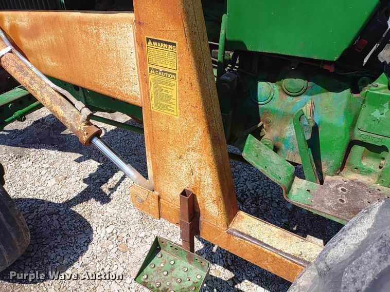 image for item ER2159 1975 John Deere 2030 tractor