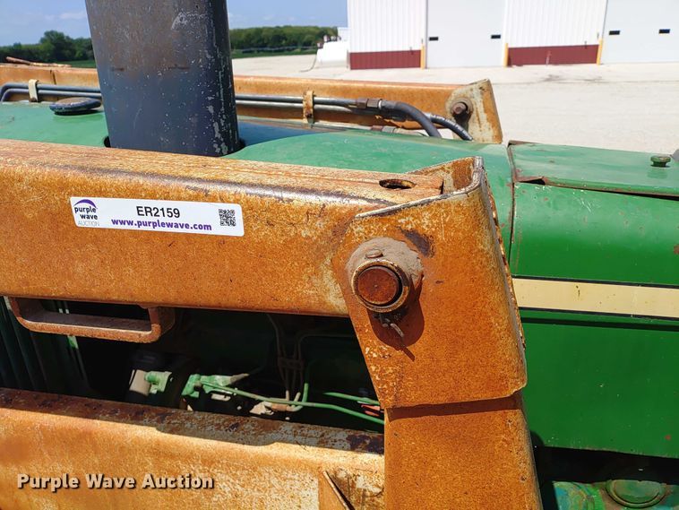 image for item ER2159 1975 John Deere 2030 tractor