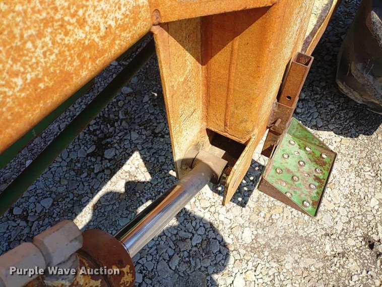 image for item ER2159 1975 John Deere 2030 tractor