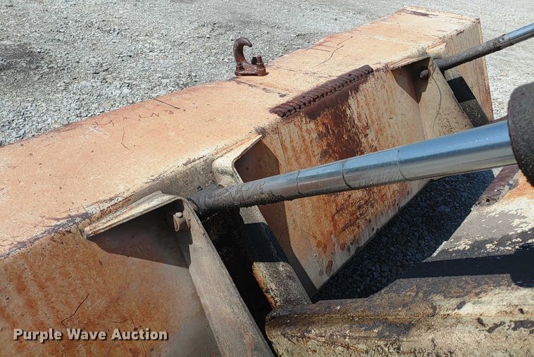 image for item ER2159 1975 John Deere 2030 tractor