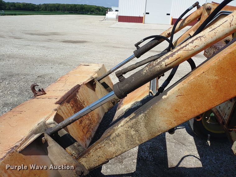 image for item ER2159 1975 John Deere 2030 tractor