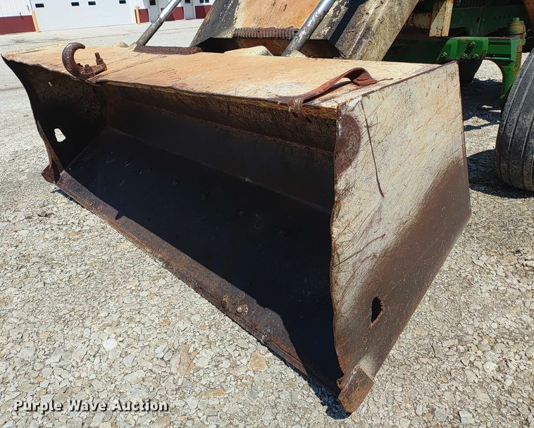 image for item ER2159 1975 John Deere 2030 tractor