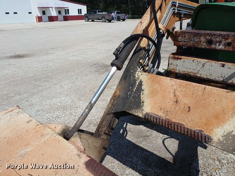 image for item ER2159 1975 John Deere 2030 tractor