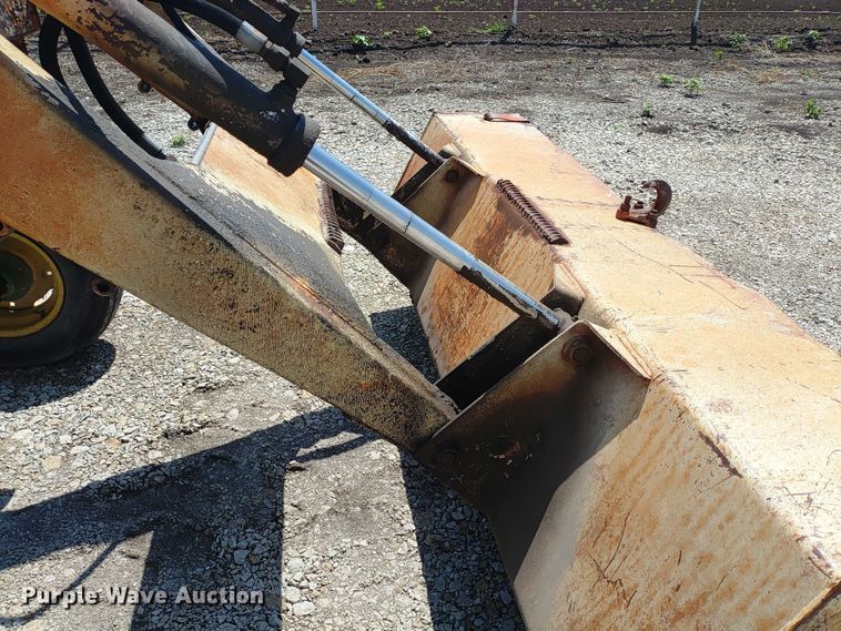 image for item ER2159 1975 John Deere 2030 tractor