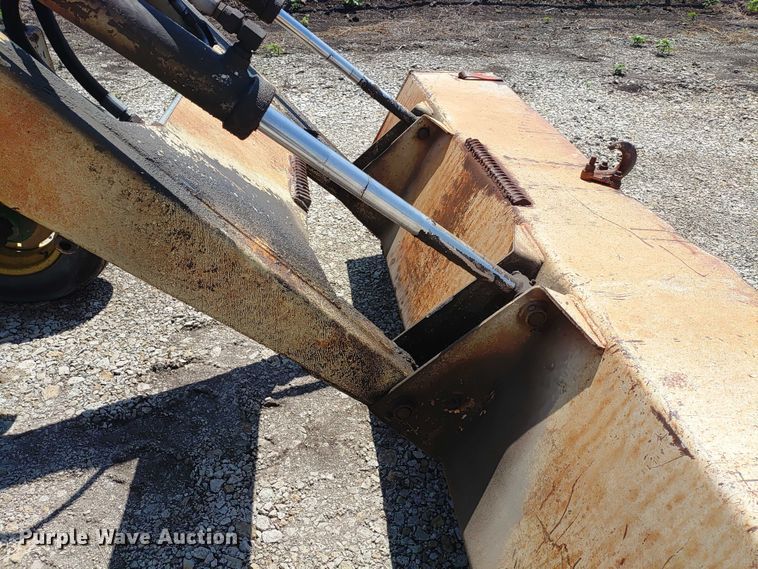 image for item ER2159 1975 John Deere 2030 tractor