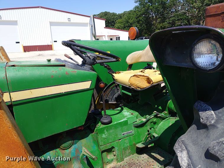 image for item ER2159 1975 John Deere 2030 tractor