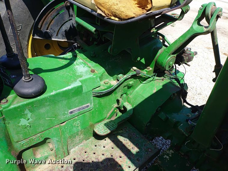 image for item ER2159 1975 John Deere 2030 tractor