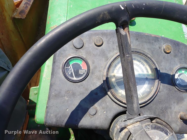 image for item ER2159 1975 John Deere 2030 tractor