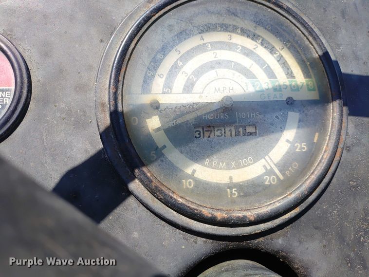 image for item ER2159 1975 John Deere 2030 tractor