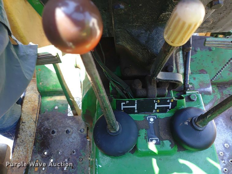 image for item ER2159 1975 John Deere 2030 tractor