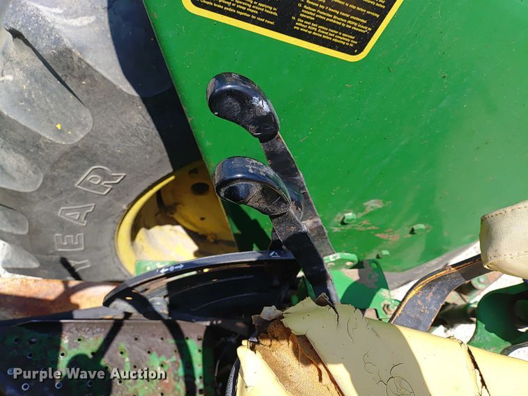 image for item ER2159 1975 John Deere 2030 tractor