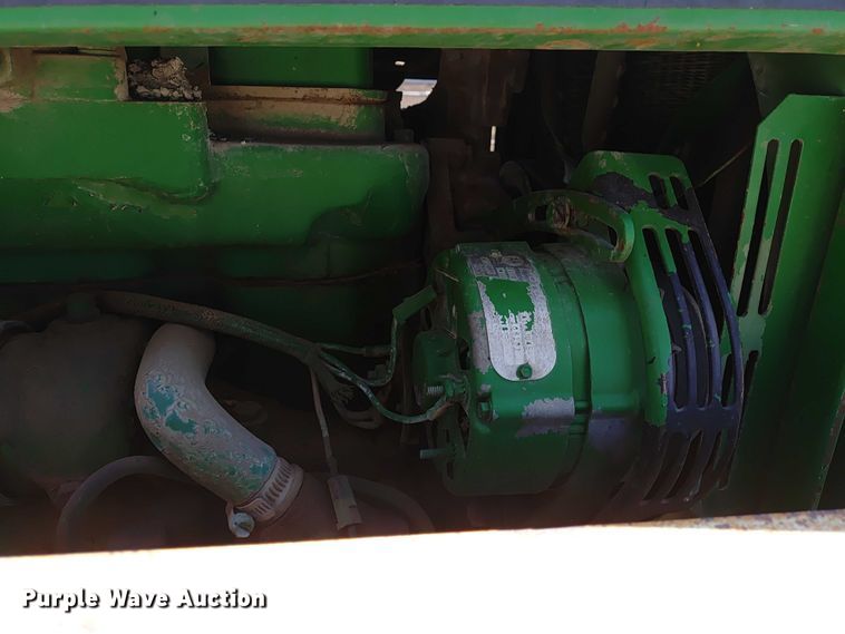image for item ER2159 1975 John Deere 2030 tractor
