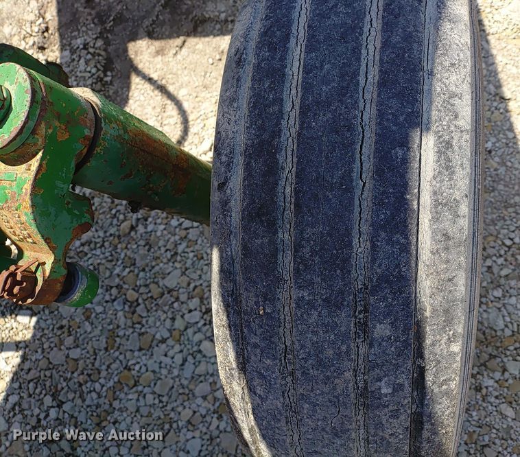 image for item ER2159 1975 John Deere 2030 tractor