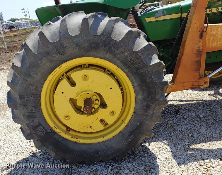 image for item ER2159 1975 John Deere 2030 tractor