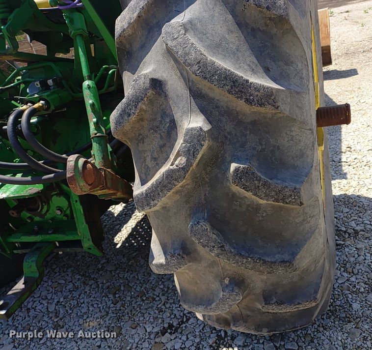 image for item ER2159 1975 John Deere 2030 tractor