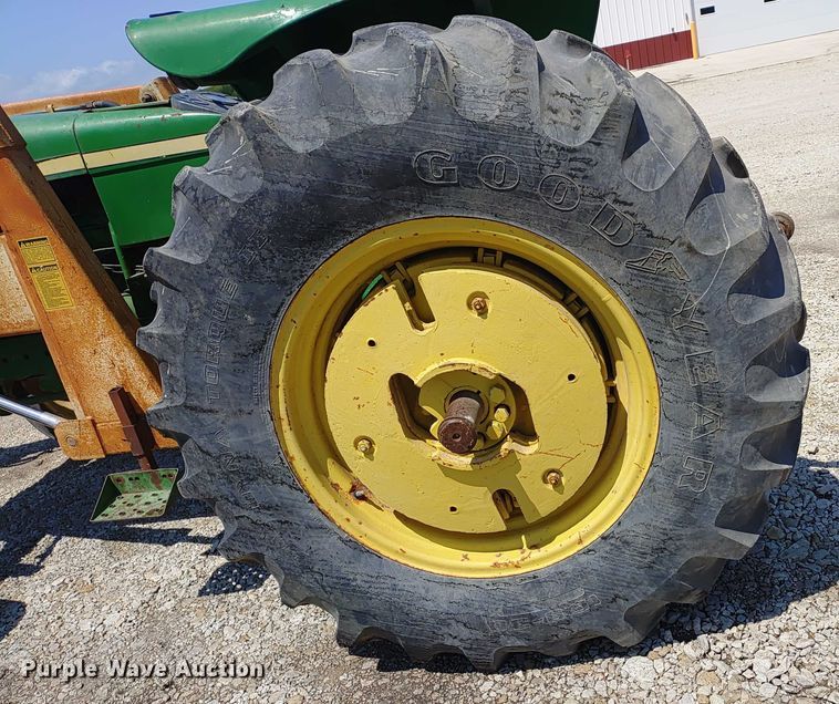 image for item ER2159 1975 John Deere 2030 tractor