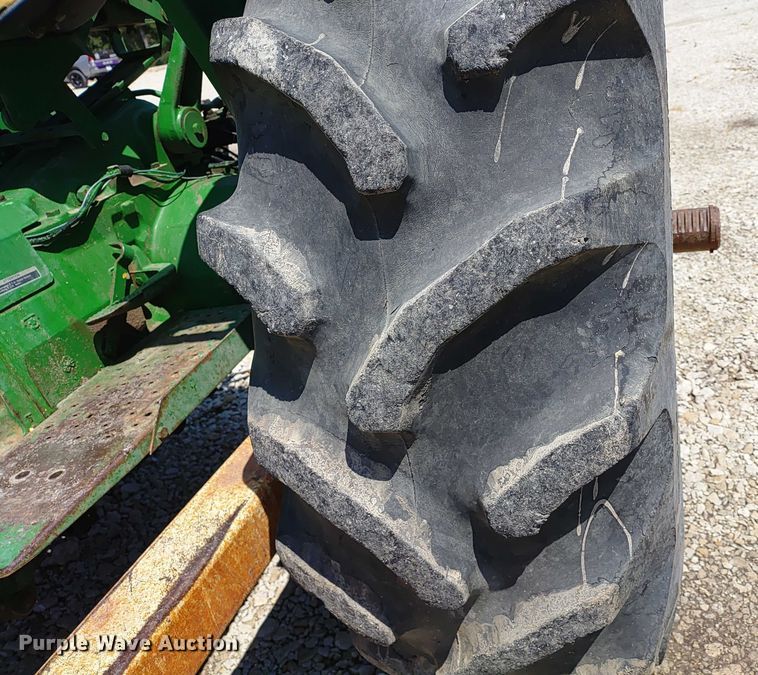 image for item ER2159 1975 John Deere 2030 tractor