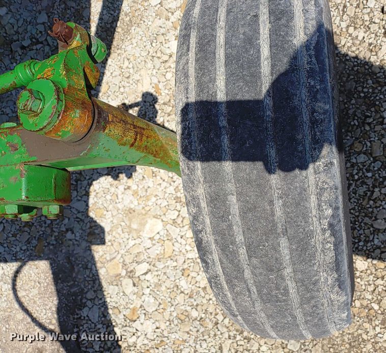 image for item ER2159 1975 John Deere 2030 tractor