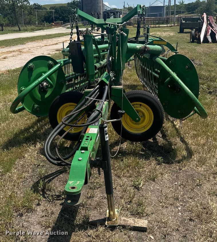 image for item ER2161 John Deere 705 hay rake
