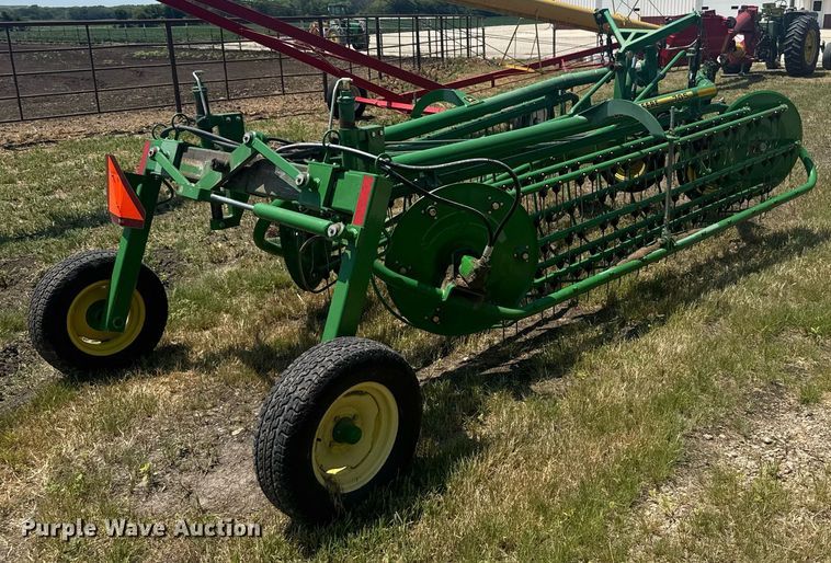 image for item ER2161 John Deere 705 hay rake