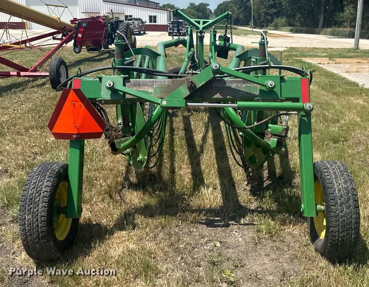 image for item ER2161 John Deere 705 hay rake